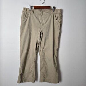 Duluth Trading Co Women's Size 8 Dry on the Fly Bootcut Capris Pants Tan Cargo